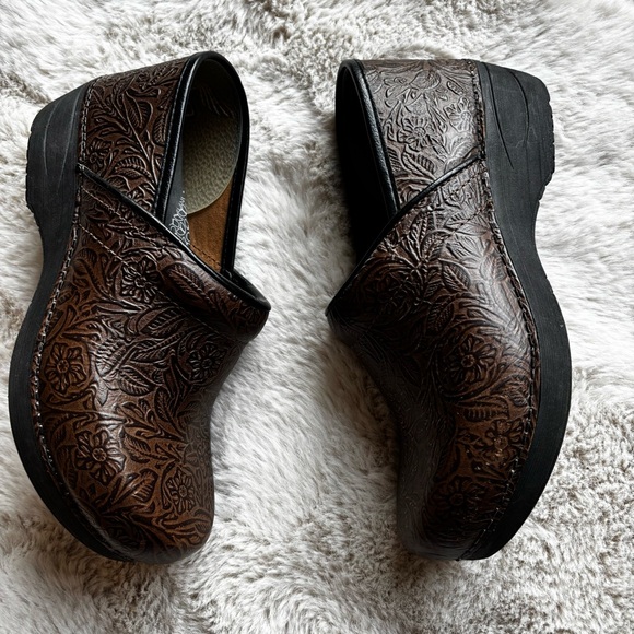 Dansko Women's XP 2.0 Brown Floral Tooled Clog Dansko size 40 (9-9.5) - Picture 4 of 8